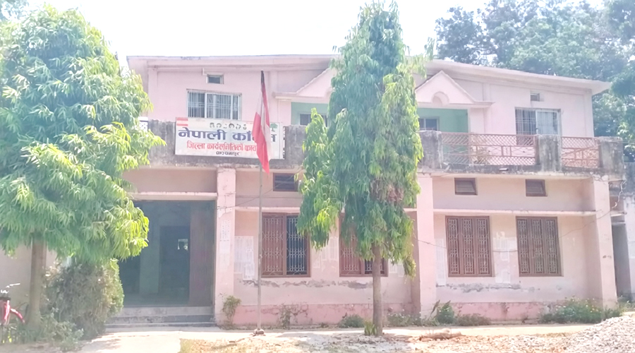 अस्पतालबाट डाक्टर हराए, कहाँ जाने बिरामी ?